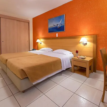 Hotel Avra 3*