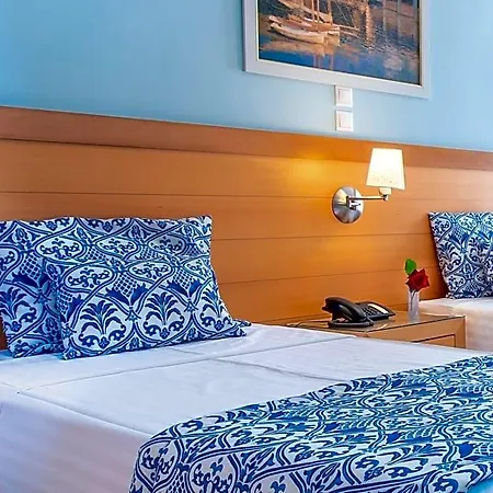 Avra Hotel 3*