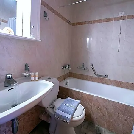 Avra Hotel 3*