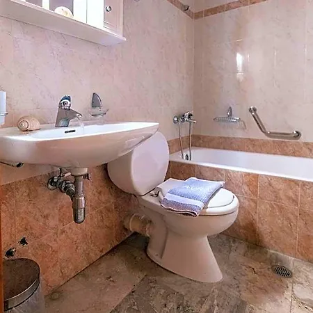 Hotel Avra 3*