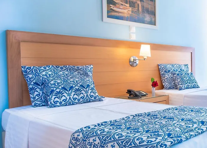 Отель Avra Метана