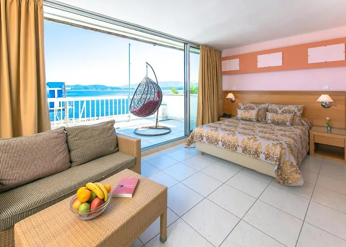 Avra Отель Метана